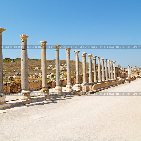  old   construction in asia   turkey the column  and the roman temple . Стоковое фото, агентство Ingram Publishing / Фотобанк Лори