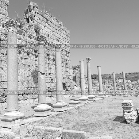  old   construction in asia   turkey the column  and the roman temple . Стоковое фото, агентство Ingram Publishing / Фотобанк Лори