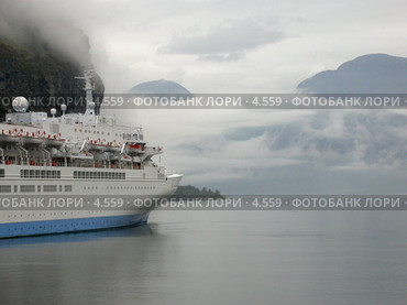 Раннее утро во фьорде (Sognefjord), Норвегия (2005 год). Стоковое фото, фотограф Tamara Kulikova / Фотобанк Лори