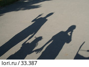 Длинные тени на асфальте. Стоковое фото, фотограф Евгений Батраков / Фотобанк Лори