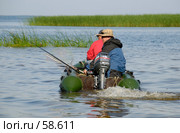 Рыбаки на моторной лодке (2007 год). Редакционное фото, фотограф Константин Покровский / Фотобанк Лори