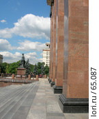 Колонны у входа в высотное здание МГУ (2007 год). Редакционное фото, фотограф Татьяна Юни / Фотобанк Лори