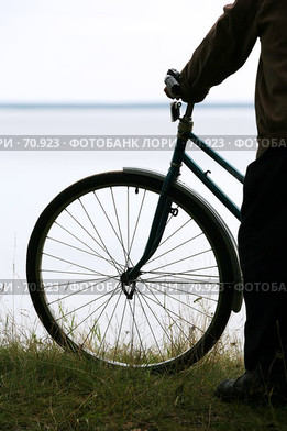 Силуэт велосипедиста. Стоковое фото, фотограф Морозова Татьяна / Фотобанк Лори