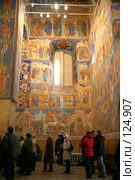 Иконы на стенах в Спасо-Преображенском соборе (2007 год). Редакционное фото, фотограф Parmenov Pavel / Фотобанк Лори