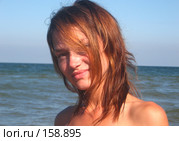 Девушка на фоне Азовского моря. Стоковое фото, фотограф Александр Литовченко / Фотобанк Лори
