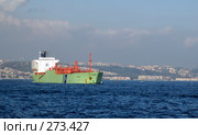 Нефтяной танкер в акватории Стамбула, пролив Босфор (2007 год). Редакционное фото, фотограф Алексей Зарубин / Фотобанк Лори