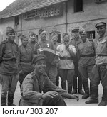Великая Отечественная война. Германия, Пренцлау. После Победы. Артиллеристы на отдыхе. Редакционное фото, фотограф Михаил Котов / Фотобанк Лори