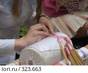 Плетение на коклюшках. Стоковое фото, фотограф Яков Филимонов / Фотобанк Лори