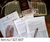 Документы на кредит и деньги (2008 год). Редакционное фото, фотограф Олег Хархан / Фотобанк Лори