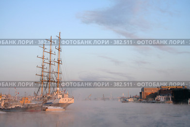 Корабль. Стоковое фото, фотограф Георгий Солодко / Фотобанк Лори