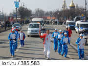 Евгений Чичваркин несет олимпийский факел (2008 год). Редакционное фото, фотограф Vladimir Kolobov / Фотобанк Лори