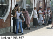 Люди на железнодорожной платформе (2008 год). Редакционное фото, фотограф Антон Алябьев / Фотобанк Лори