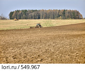 Распашка осеннего поля. Стоковое фото, фотограф Вадим Кондратенков / Фотобанк Лори