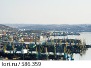 Мурманский порт:  портовые постройки и краны, вид на залив (2008 год). Стоковое фото, фотограф Ольга Красавина / Фотобанк Лори