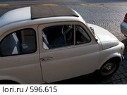 Улица Рима. Старенький автомобиль (2008 год). Стоковое фото, фотограф Сергеев Игорь / Фотобанк Лори