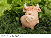 Коровка среди зелени. Стоковое фото, фотограф Юлия Машкова / Фотобанк Лори