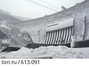 Саяно-Шушенская ГЭС в зимнем наряде (2008 год). Редакционное фото, фотограф Игорь Боголюбов / Фотобанк Лори