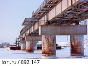 Северодвинск, мост на остров Ягры, с трубами (2009 год). Стоковое фото, фотограф Михаил Митин / Фотобанк Лори