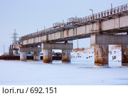 Северодвинск, мост на остров Ягры, с трубами (2009 год). Редакционное фото, фотограф Михаил Митин / Фотобанк Лори