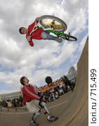 Велосипедист (2008 год). Редакционное фото, фотограф Александр Подшивалов / Фотобанк Лори