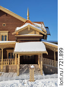 Парадное крыльцо дома, Национальная деревня, г. Оренбург (2009 год). Редакционное фото, фотограф Кузькин Владимир / Фотобанк Лори