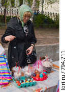Подготовка к освящению куличей в  Хамовниках (2008 год). Редакционное фото, фотограф Виктор Тараканов / Фотобанк Лори