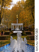 Дмитров. Осень в парке "Березовая роща" (2008 год). Редакционное фото, фотограф Julia Nelson / Фотобанк Лори