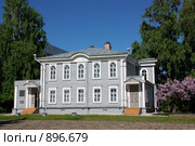 Старинный деревянный особняк 19 века (2009 год). Стоковое фото, фотограф Анна Игонина / Фотобанк Лори