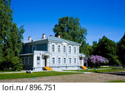 Старинный деревянный особняк 19 века (2009 год). Редакционное фото, фотограф Анна Игонина / Фотобанк Лори