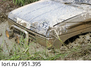 Джип-спринт.В глубокой грязевой яме. Стоковое фото, фотограф RedTC / Фотобанк Лори