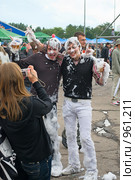 Фестиваль пива и кваса в Петербурге: пенная дискотека в разгаре (2009 год). Редакционное фото, фотограф Кекяляйнен Андрей / Фотобанк Лори
