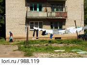 Старая Русса. Белье, развешенное на улице (2009 год). Стоковое фото, фотограф Корчагина Полина / Фотобанк Лори