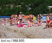 Люди на пляже в поселке Джубга (Россия) (2009 год). Редакционное фото, фотограф Маргарита Лир / Фотобанк Лори
