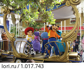 Дисней лэнд. Собака и парень в сомбреро. Франция (2008 год). Редакционное фото, фотограф Pavel S. Popov / Фотобанк Лори