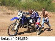 Чемпионат России по Мотокроссу 2009. Не повезло... Редакционное фото, фотограф ElenArt / Фотобанк Лори