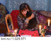 Гадалка с кошкой. Стоковое фото, фотограф Кристина Викулова / Фотобанк Лори