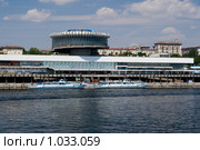 Волгоград. Вид с Волги на речной порт. Пароходики. (2009 год). Стоковое фото, фотограф Елена Морозова / Фотобанк Лори