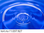 Поверхность воды после падения капли. Стоковое фото, фотограф Минаев С.Г. / Фотобанк Лори