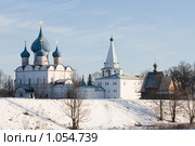 Суздальский кремль. Собор Рождества Богородицы (XIII-ХIXвв.) и соборная колокольня (1635г.) (2008 год). Редакционное фото, фотограф Михаил Ворожцов / Фотобанк Лори