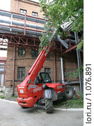 Строительные работы на Василеостровской ТЭЦ-7 в Санкт-Петербурге (2009 год). Редакционное фото, фотограф Александр Секретарев / Фотобанк Лори