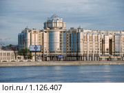 Жилой комплекс на набережной Робеспьера. Санкт-Петербург (2008 год). Редакционное фото, фотограф Александр Щепин / Фотобанк Лори