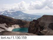 Озеро в кратере вулкана Горелый на Камчатке. Стоковое фото, фотограф Ирина Игумнова / Фотобанк Лори
