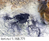 Грязевой котел вулкана Головнина. Курилы,остров Кунашир (2006 год). Редакционное фото, фотограф RedTC / Фотобанк Лори
