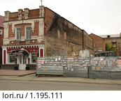 Стена, кафе и объявления (2009 год). Редакционное фото, фотограф Зуев Андрей / Фотобанк Лори