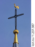 Крест на церкви святого Панкратия. Ивуар, Верхний Савой, Франция (2009 год). Стоковое фото, фотограф Владимир Трифонов / Фотобанк Лори