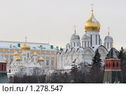 Золотые купола Архангельского и Благовещенского соборов и башни стен Кремля (2007 год). Стоковое фото, фотограф Дмитрий Заморин / Фотобанк Лори