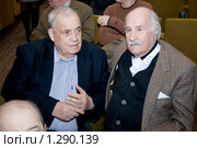 Кинорежиссер Эльдар Рязанов и народный артист Владимир Зельдин во время беседы (2009 год). Редакционное фото, фотограф Danilov  Aleksandr / Фотобанк Лори