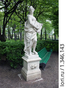 Аллегория милосердия в летнем саду (2009 год). Редакционное фото, фотограф Владислав Иванцов / Фотобанк Лори