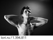 Молодой обнаженный мужчина. Студийное фото. Стоковое фото, фотограф Майер Георгий Владимирович / Фотобанк Лори