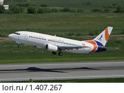 Boeing 737-300 вылетает из аэропорта Пулково. Вид с диспетчерской вышки (2009 год). Редакционное фото, фотограф Александр Тарасенков / Фотобанк Лори